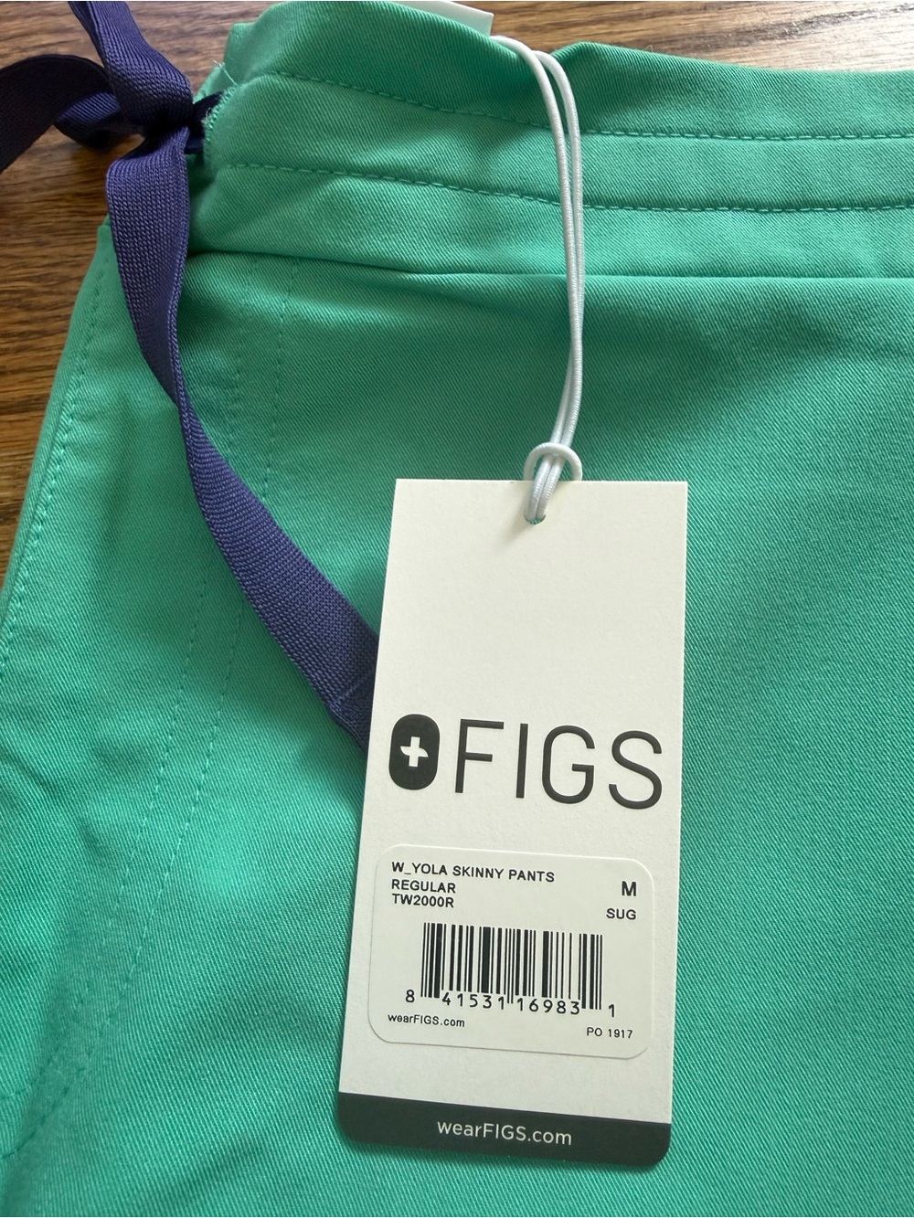 FIGS Yola Skinny Scrub Pants in Surgical Green - medium - NWT
